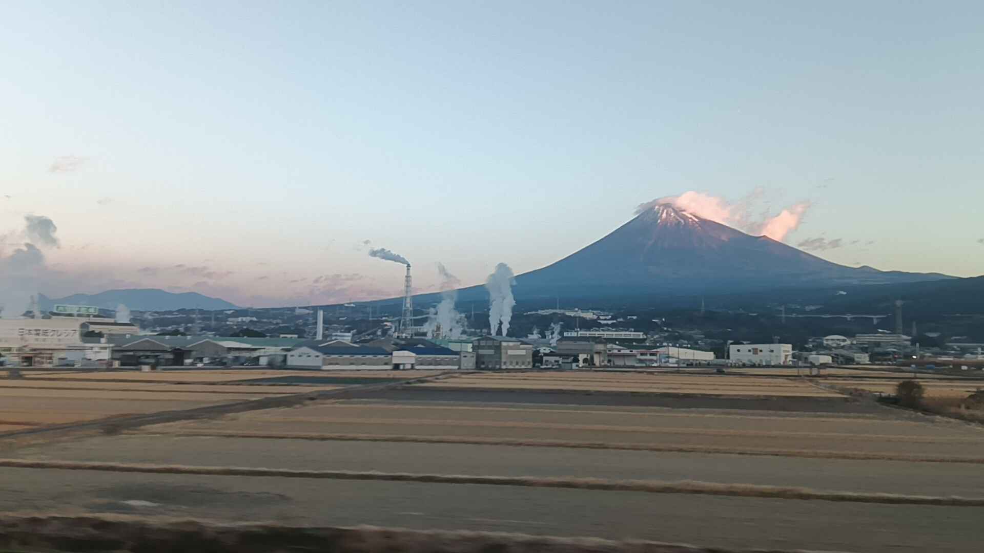 車窓から見える富士山